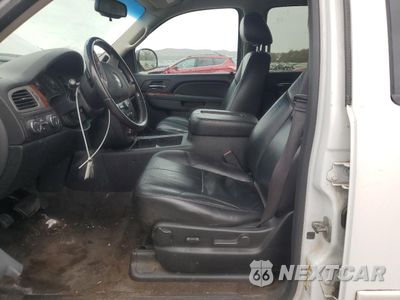 Zdjęcie 7 z 13 samochodu: 2011 CHEVROLET SUBURBAN VIN:1GNSKJE31BR319280 - miniatura