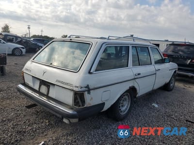 Trzecie zdjęcie samochodu z tyłu: 1983 MERCEDES-BENZ 300 TDT VIN:WDBAB93A3DN012996 - miniatura