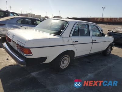 Trzecie zdjęcie samochodu z tyłu: 1982 MERCEDES-BENZ 300 DT VIN:WDBAB33A5CB003942 - miniatura