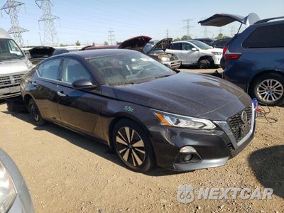 Czwarte zdjęcie samochodu z boku: 2019 NISSAN ALTIMA SV VIN:1N4BL4DV2KC214475 - miniatura