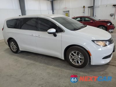 Czwarte zdjęcie samochodu z boku: 2023 CHRYSLER VOYAGER LX VIN:2C4RC1CG4PR549195 - miniatura