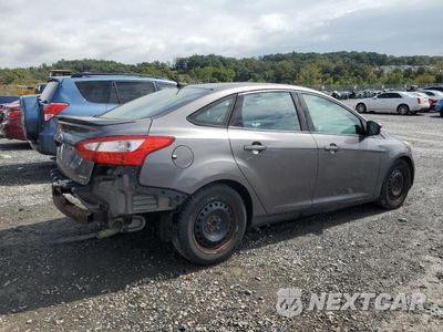 Trzecie zdjęcie samochodu z tyłu: 2014 FORD FOCUS SE VIN:1FADP3F2XEL244631 - miniatura