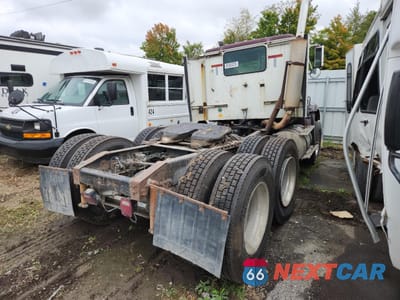 Czwarte zdjęcie samochodu z boku: 1999 INTERNATIONAL 9200 SEMI TRUCK VIN:2HSFMAMR3XC085259 - miniatura