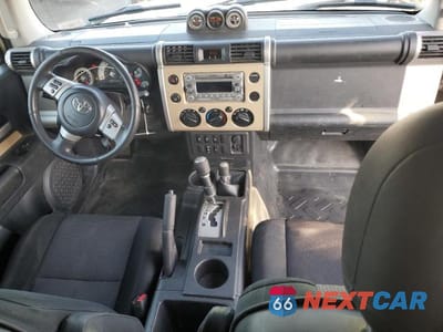 Zdjęcie 8 z 14 samochodu: 2012 TOYOTA FJ CRUISER VIN:JTEBU4BF1CK123624 - miniatura