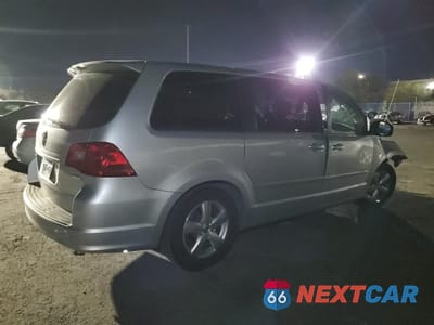 Trzecie zdjęcie samochodu z tyłu: 2009 VOLKSWAGEN ROUTAN SEL VIN:2V8HW54X69R553541 - miniatura