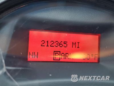 Zdjęcie 9 z 14 samochodu: 2006 PONTIAC GRAND PRIX GXP VIN:2G2WC55C261310413 - miniatura