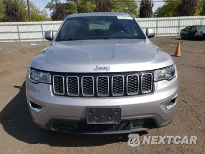 Piąte zdjęcie samochodu w środku: 2018 JEEP GRAND CHEROKEE LAREDO VIN:1C4RJFAG9JC432217 - miniatura