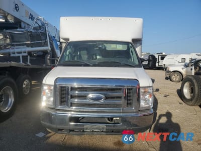 Piąte zdjęcie samochodu w środku: 2018 FORD ECONOLINE E350 SUPER DUTY CUTAWAY VAN VIN:1FDWE3F64JDC37668 - miniatura