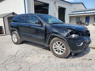Czwarte zdjęcie samochodu z boku: 2017 JEEP GRAND CHEROKEE LAREDO VIN:1C4RJFAG0HC865578 - miniatura
