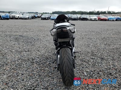 Czwarte zdjęcie samochodu z boku: 2018 SUZUKI GSX-R600 VIN:JS1GN7FAXJ2100941 - miniatura