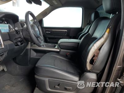 Zdjęcie 7 z 12 samochodu: 2017 RAM 1500 SPORT VIN:3C6JR6CT4HG671978 - miniatura