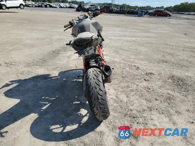 Czwarte zdjęcie samochodu z boku: 2015 KTM 1290 SUPER DUKE R VIN:VBKV39408FM920664 - miniatura