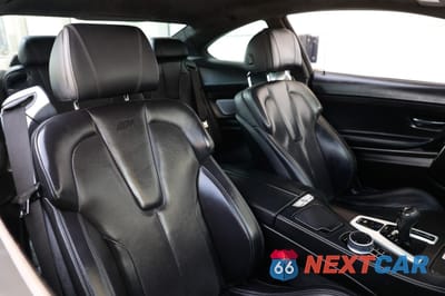Piąte zdjęcie samochodu w środku: 2017 BMW M6 VIN:WBS6J9C37HD934XXX - miniatura