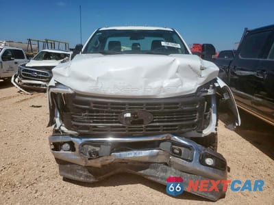 Piąte zdjęcie samochodu w środku: 2023 FORD F350 SUPER DUTY VIN:1FTRF3BA2PEE21860 - miniatura