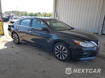 Czwarte zdjęcie samochodu z boku: 2017 NISSAN ALTIMA 2.5 VIN:1N4AL3AP3HC121615 - miniatura