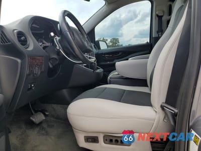 Zdjęcie 7 z 15 samochodu: 2016 MERCEDES-BENZ METRIS VIN:WD4PG2EEXG3181083 - miniatura