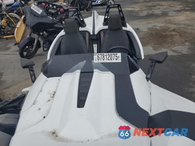 Piąte zdjęcie samochodu w środku: 2019 POLARIS SLINGSHOT VIN:57XAASFA1K8134489 - miniatura