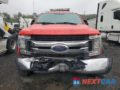 Piąte zdjęcie samochodu w środku: 2019 FORD F550 SUPER DUTY VIN:1FDUF5GTXKEC17683 - miniatura