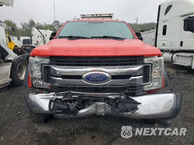 Piąte zdjęcie samochodu w środku: 2019 FORD F550 SUPER DUTY VIN:1FDUF5GTXKEC17683 - miniatura