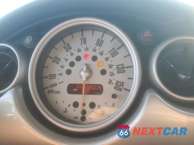 Zdjęcie 9 z 12 samochodu: 2002 MINI COOPER VIN:WMWRC33442TE12938 - miniatura