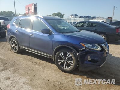 Czwarte zdjęcie samochodu z boku: 2017 NISSAN ROGUE S VIN:JN8AT2MV3HW024528 - miniatura