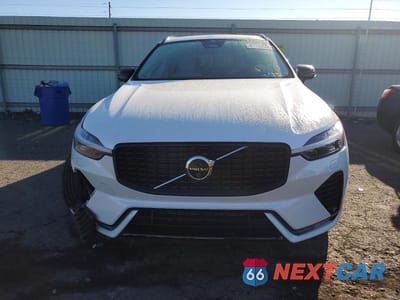 Piąte zdjęcie samochodu w środku: 2024 VOLVO XC60 PLUS VIN:YV4L12RL7R1712674 - miniatura