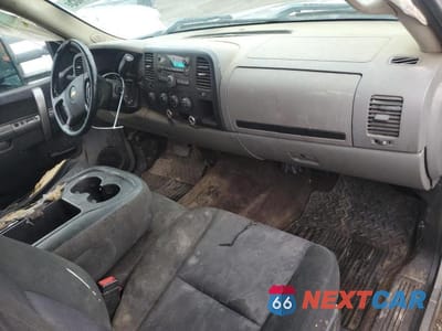 Zdjęcie 8 z 12 samochodu: 2013 CHEVROLET SILVERADO K1500 LS VIN:1GCRKREA5DZ388559 - miniatura