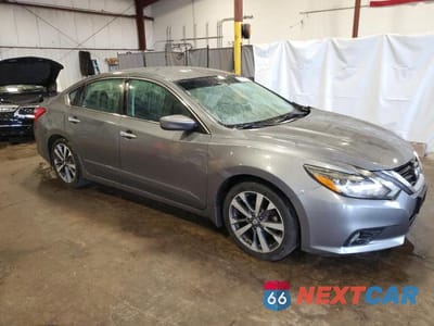 Czwarte zdjęcie samochodu z boku: 2016 NISSAN ALTIMA 2.5 SR VIN:1N4AL3AP0GC262785 - miniatura