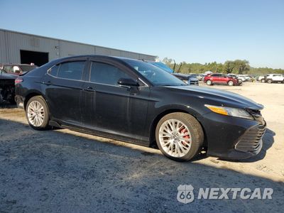 Czwarte zdjęcie samochodu z boku: 2018 TOYOTA CAMRY L VIN:4T1B11HK0JU124213 - miniatura