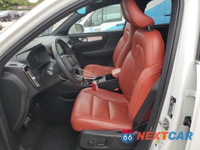 Zdjęcie 7 z 13 samochodu: 2019 VOLVO XC40 T5 MOMENTUM VIN:YV4162UK1K2101434 - miniatura