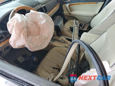 Zdjęcie 7 z 12 samochodu: 2010 LINCOLN MKZ VIN:3LNHL2GC9AR751729 - miniatura