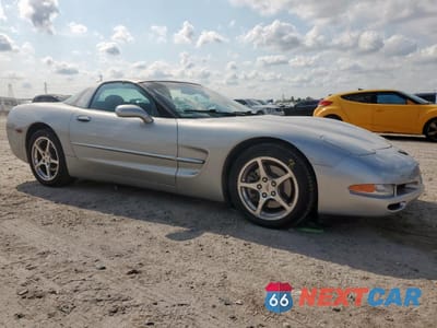 Czwarte zdjęcie samochodu z boku: 2004 CHEVROLET CORVETTE VIN:1G1YY22G745132403 - miniatura