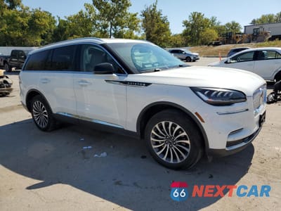 Czwarte zdjęcie samochodu z boku: 2023 LINCOLN AVIATOR VIN:5LM5J6XC0PGL25439 - miniatura