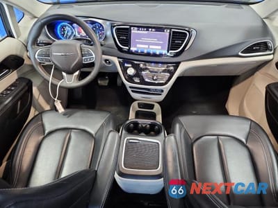 Zdjęcie 8 z 14 samochodu: 2023 CHRYSLER PACIFICA TOURING L VIN:2C4RC1BGXPR547016 - miniatura