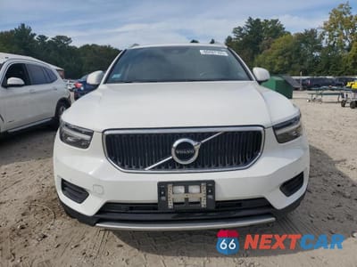 Piąte zdjęcie samochodu w środku: 2019 VOLVO XC40 T5 MOMENTUM VIN:YV4162UK5K2111660 - miniatura