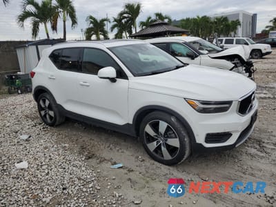 Czwarte zdjęcie samochodu z boku: 2019 VOLVO XC40 T5 MOMENTUM VIN:YV4162UK1K2101434 - miniatura