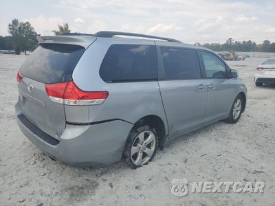 Trzecie zdjęcie samochodu z tyłu: 2013 TOYOTA SIENNA LE VIN:5TDKK3DC2DS304619 - miniatura
