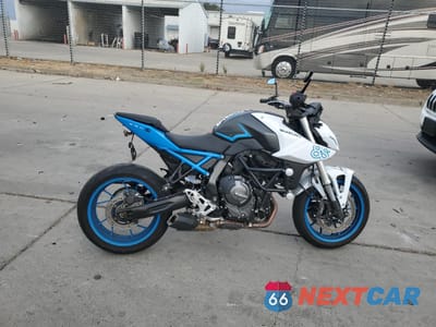 2023 SUZUKI GSX800 R JS1EM11B5P7100252 - główne zdjęcie licytacji z USA - miniatura