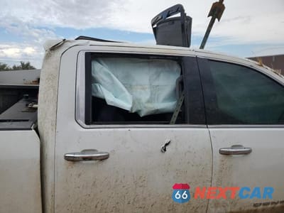 Zdjęcie 10 z 12 samochodu: 2023 GMC SIERRA K3500 DENALI VIN:1GT49WEY1PF212714 - miniatura
