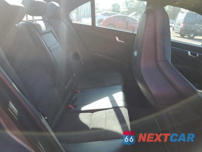 Zdjęcie 10 z 12 samochodu: 2012 MERCEDES-BENZ C 63 AMG VIN:WDDGF7HB2CA626181 - miniatura