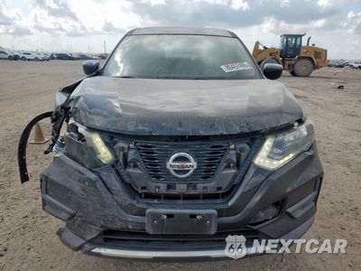 Piąte zdjęcie samochodu w środku: 2017 NISSAN ROGUE S VIN:5N1AT2MT3HC791688 - miniatura