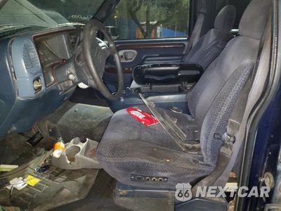 Zdjęcie 7 z 13 samochodu: 1996 CHEVROLET SUBURBAN K2500 VIN:3GNGK26R0TG129910 - miniatura