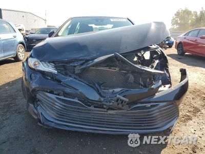 Piąte zdjęcie samochodu w środku: 2019 TOYOTA CAMRY L VIN:4T1B11HK7KU808127 - miniatura