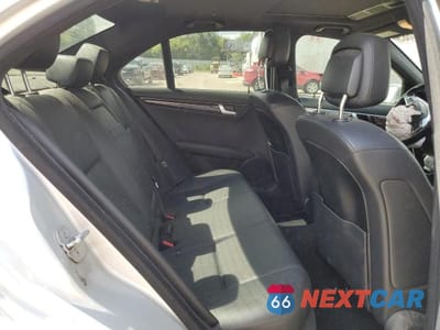 Zdjęcie 10 z 12 samochodu: 2012 MERCEDES-BENZ C 300 4MATIC VIN:WDDGF8BB3CA702408 - miniatura