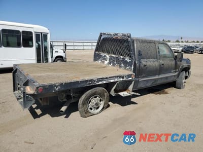 Trzecie zdjęcie samochodu z tyłu: 2004 GMC SIERRA C2500 HEAVY DUTY VIN:1GTHC23164F128241 - miniatura