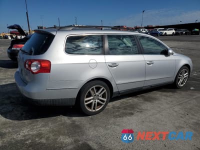 Trzecie zdjęcie samochodu z tyłu: 2008 VOLKSWAGEN PASSAT WAGON LUX VIN:WVWTK93C68E230657 - miniatura