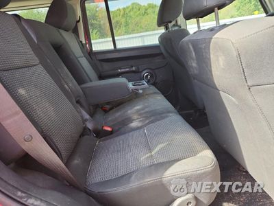 Zdjęcie 11 z 15 samochodu: 2010 JEEP COMMANDER SPORT VIN:1J4RG4GK7AC129624 - miniatura