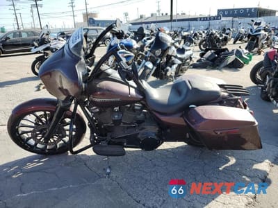 Trzecie zdjęcie samochodu z tyłu: 2018 HARLEY-DAVIDSON FLHXS STREET GLIDE SPECIAL VIN:1HD1KRC32JB622905 - miniatura