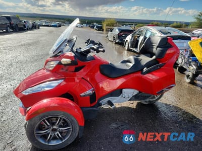 Trzecie zdjęcie samochodu z tyłu: 2012 CAN-AM SPYDER ROADSTER RTS VIN:2BXJBHC18CV000847 - miniatura