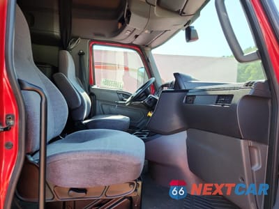 Piąte zdjęcie samochodu w środku: 2021 INTERNATIONAL LT625 SEMI TRUCK VIN:3HSDZAPR5MN063259 - miniatura